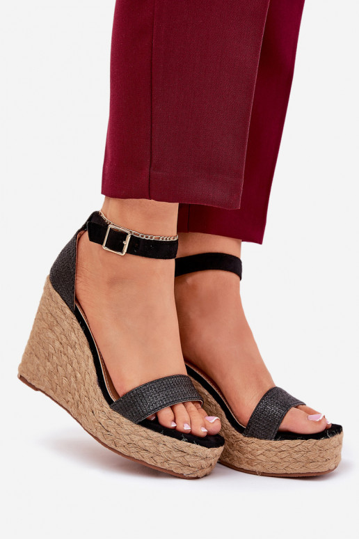 Sandálias femininas Em uma cunha Com trança cor preta Adelio Sandálias femininas Em uma cunha Com trança cor preta Adelio