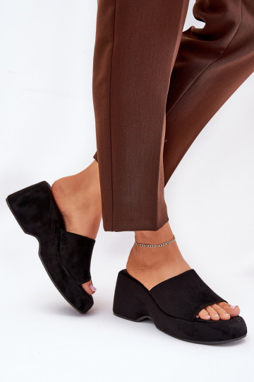 Eko Chinelos femininos de camurça com uma plataforma I Koturnie cor preta Afisal