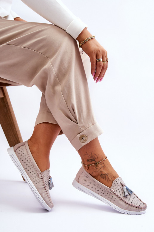 Mocassins de couro com elementos de... Mocassins de couro com elementos de...