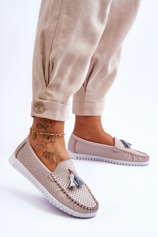 Mocassins de couro com elementos de... Mocassins de couro com elementos de...