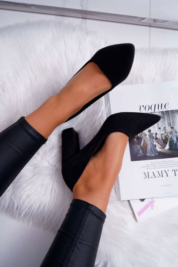 Sapatos de salto alto em... 2