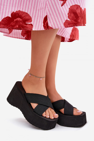 chinelas femininas com salto e plataforma cor preta Sevolee