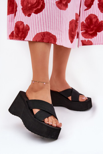 chinelas femininas com salto e plataforma cor preta Sevolee 2