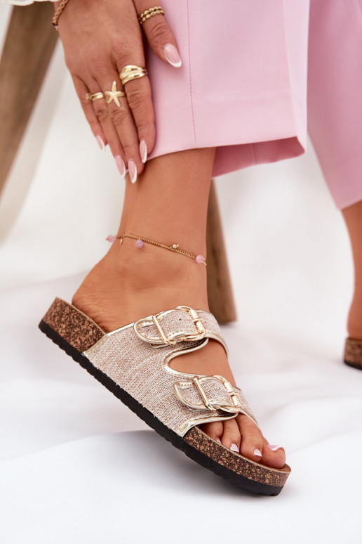  Chinelos femininos com uma plataforma com fivelas cor dourada Osoffe