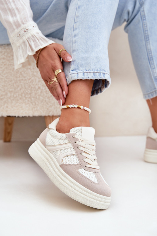 À modalo de tênis Feminino com uma plataforma bege Lesida À modalo de tênis Feminino com uma plataforma bege Lesida