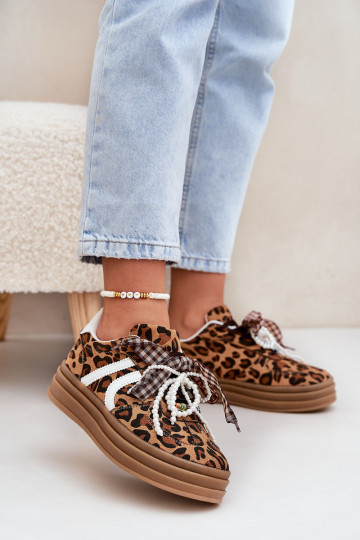 Tênis modelo batai feminino com estampa de pele de leopardo, com plataforma e detalhes bonitos na cor marrom Vinness