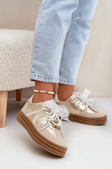 Tênis modelo batai feminino com plataforma e detalhes bonitos nas cores areia-ouro Vinness 2
