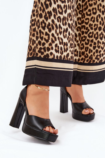 Sandálias femininas de salto alto e plataforma Eko Pele cor preta Lomman