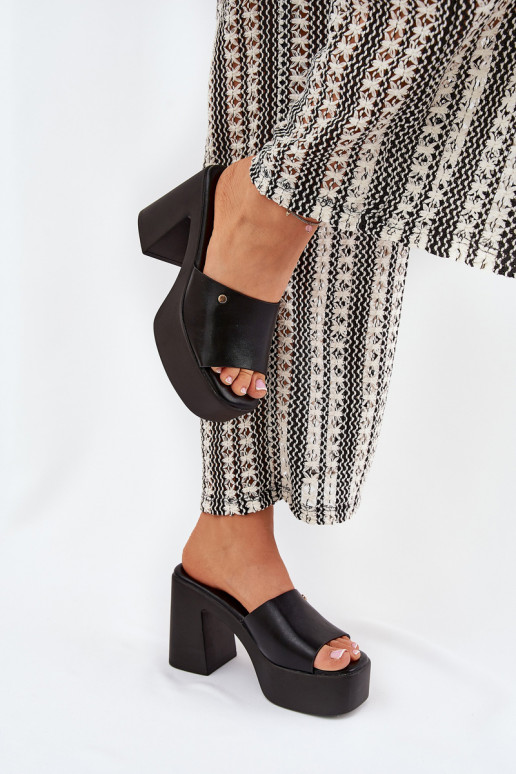 Feminino Chinelos de couro ecológico com salto e plataforma cor preta Tamirella