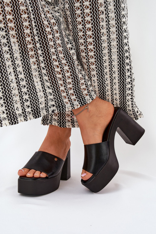 Feminino Chinelos de couro ecológico com salto e plataforma cor preta Tamirella