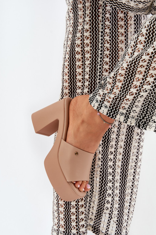 Feminino Chinelos de couro ecológico com salto e plataforma cor cáqui Tamirella