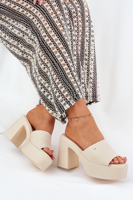 Feminino Chinelos de couro ecológico com salto e plataforma cor de marfim Tamirella