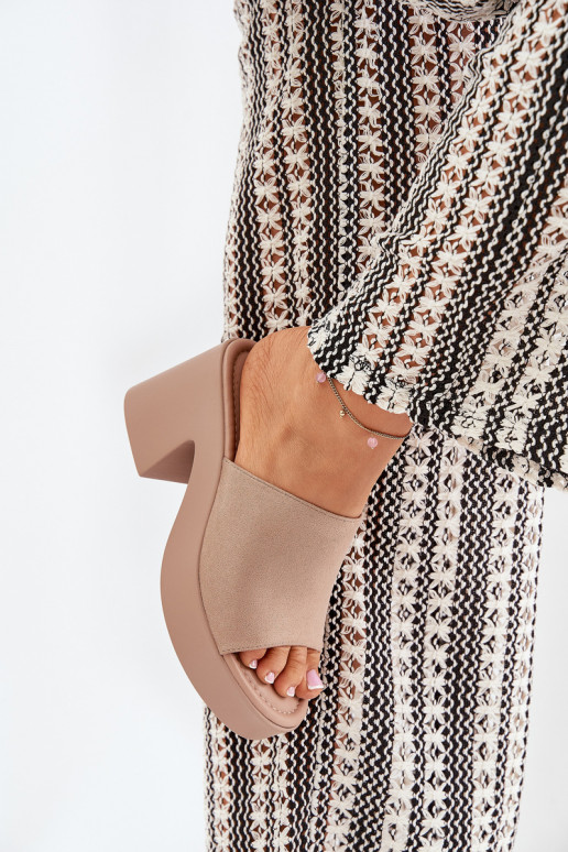 Chinelos femininos com salto e plataforma cor cáqui Omeisa