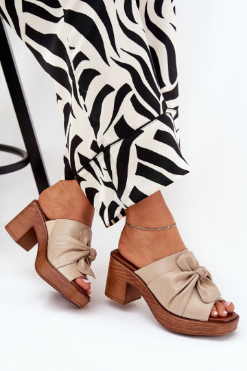 Chinelos femininos com salto de couro ecológico bege Kikilla