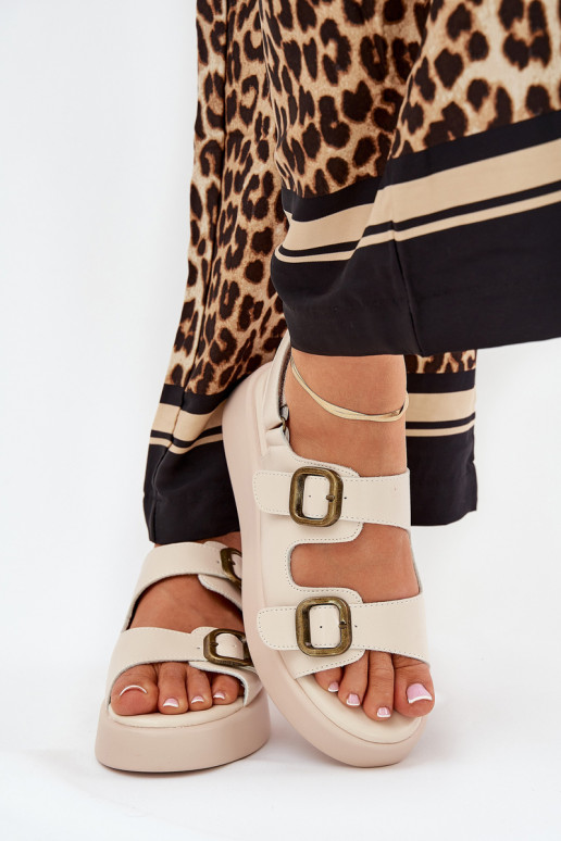 Sandálias femininas com uma plataforma I Koturnie com fivelas bege Genorre Sandálias femininas com uma plataforma I Koturnie com fivelas bege Genorre