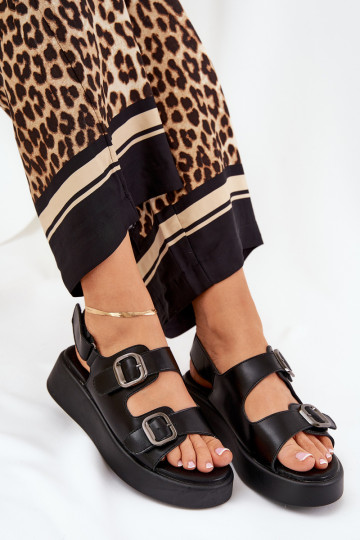 Sandálias femininas com uma plataforma I Koturnie com fivelas cor preta Genorre