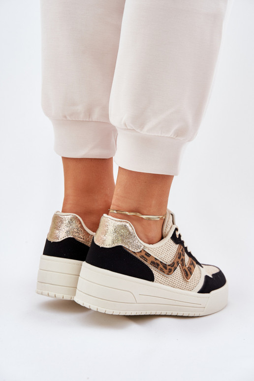 tênis Feminino com uma plataforma com padrões de pele de leopardo cor preta Lorori