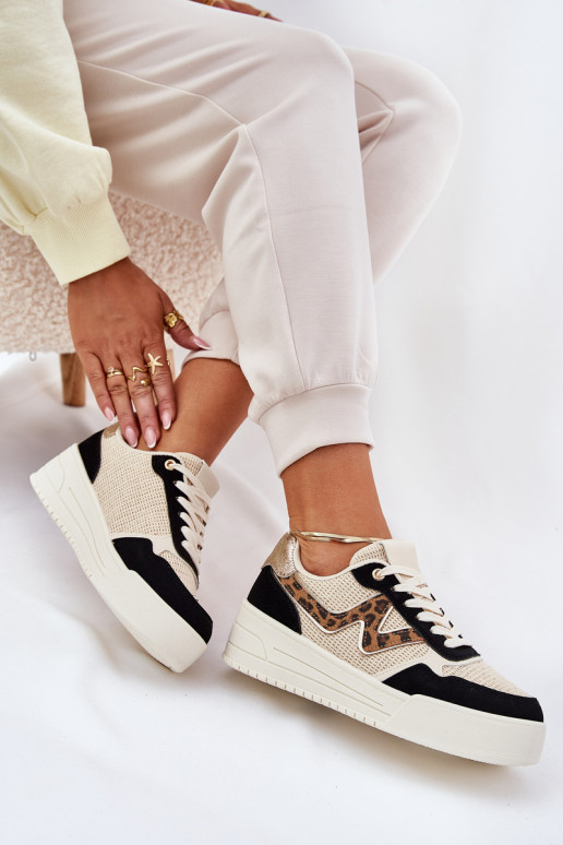 tênis Feminino com uma plataforma com padrões de pele de leopardo cor preta Lorori