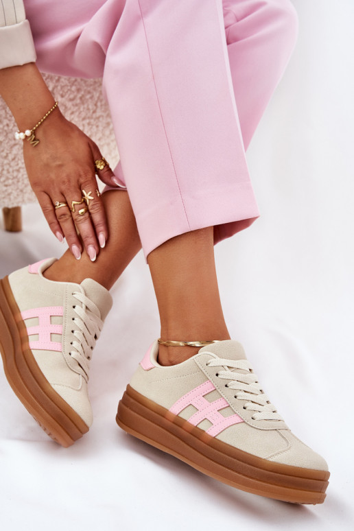 À modalo de tênis Feminino com uma plataforma bege Syliyana À modalo de tênis Feminino com uma plataforma bege Syliyana