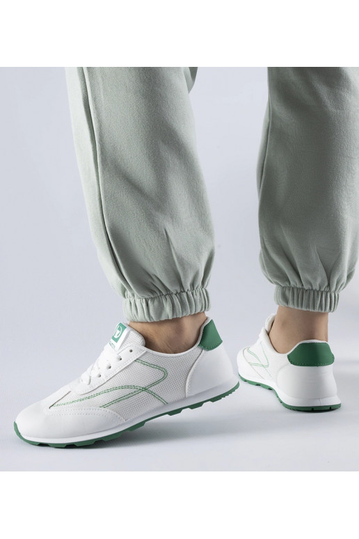 Tênis brancos e verdes esportivos...